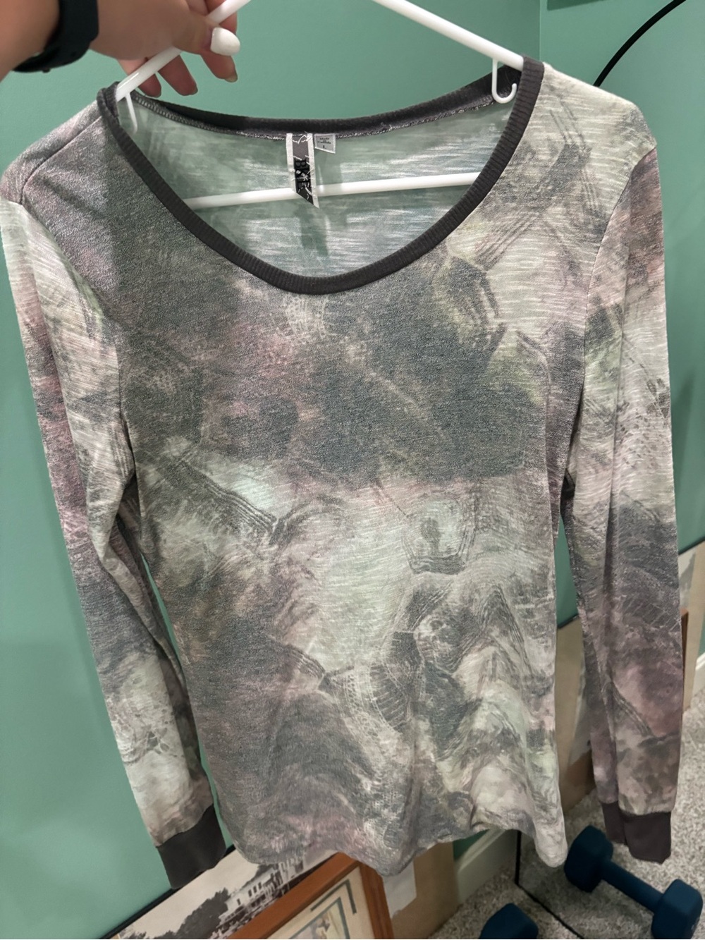 BKE Women’s Long-Sleeve Scoop Neck Top in Gray and Pink